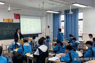 谭龙替补登场，林良铭被换下